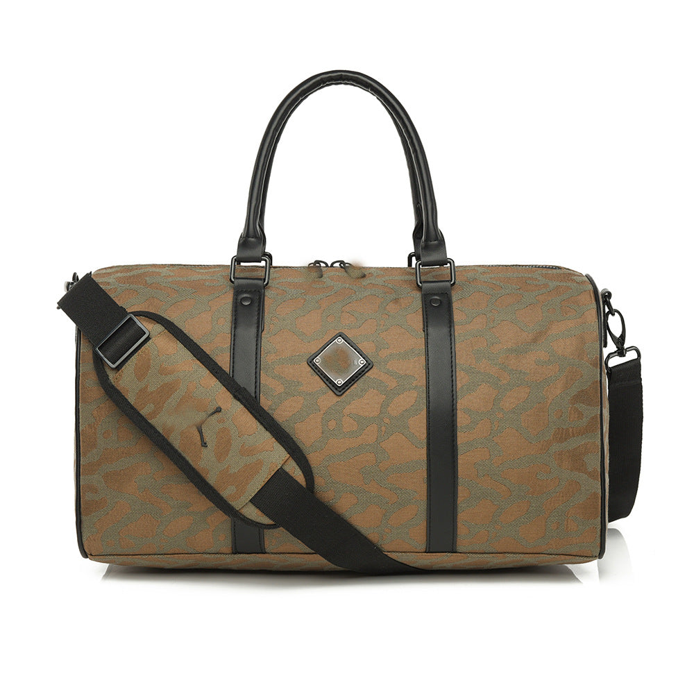 Compact and large-capacity travel bag
