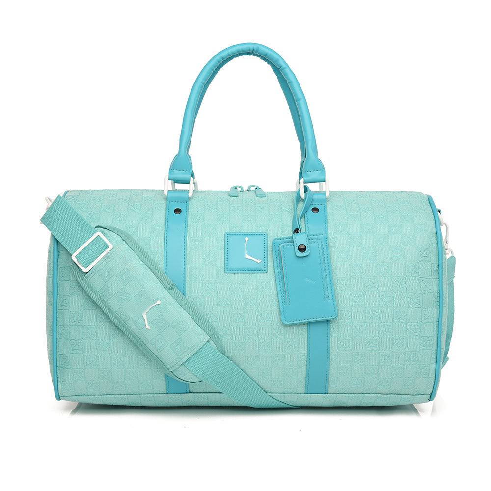 Compact and large-capacity travel bag