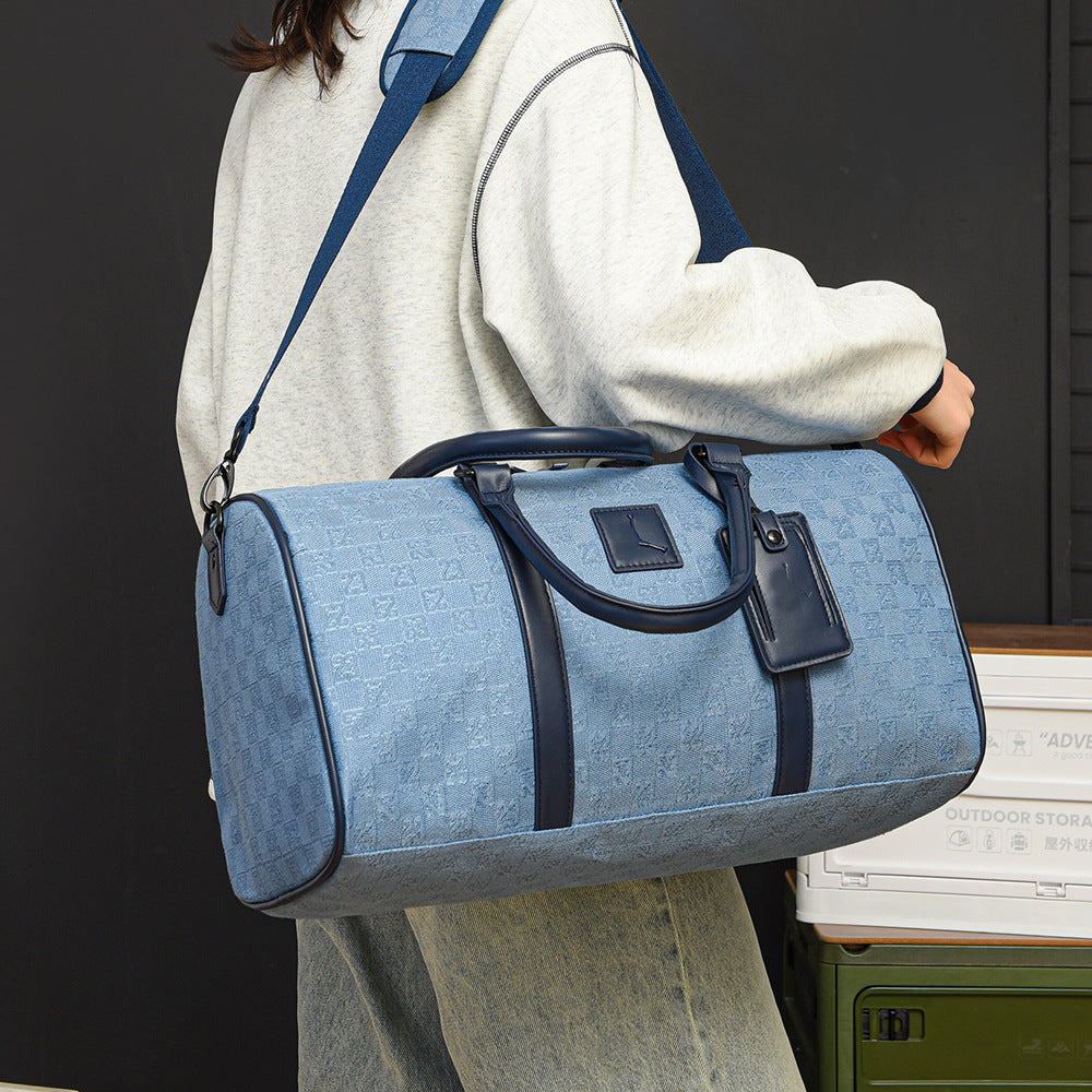 Compact and large-capacity travel bag