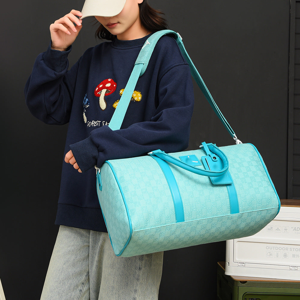 Compact and large-capacity travel bag