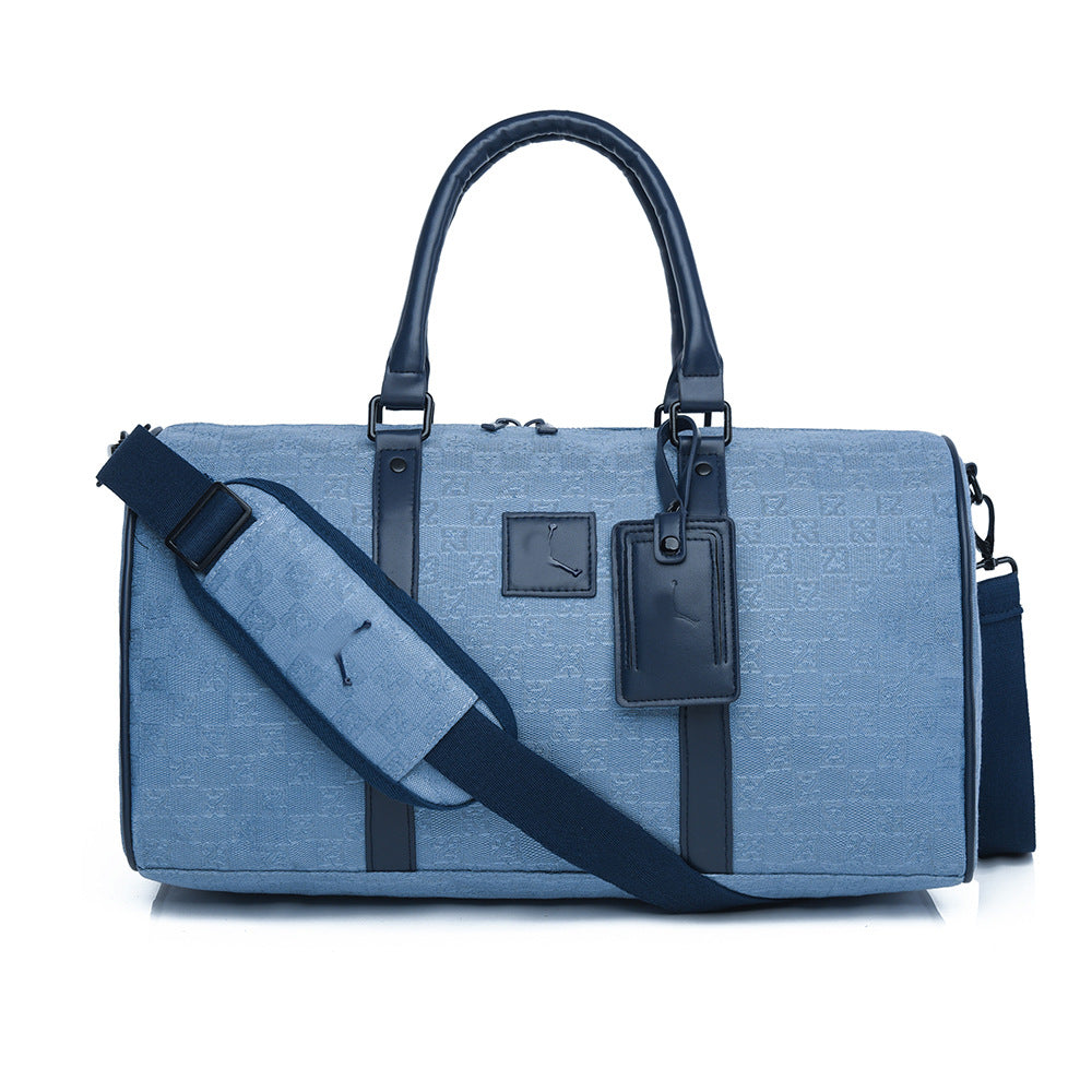 Compact and large-capacity travel bag