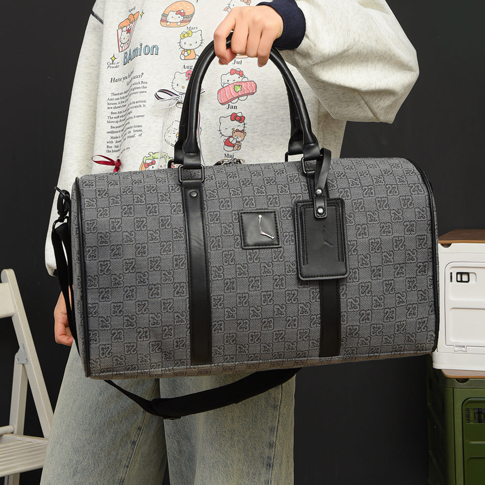 Compact and large-capacity travel bag